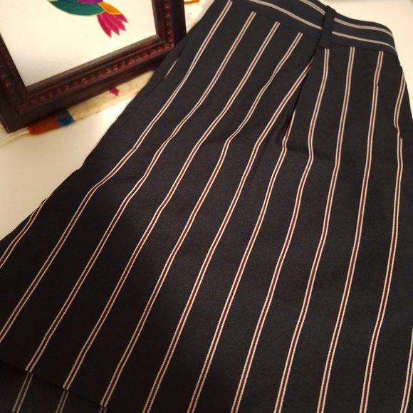 Casual Short - Picture 4 of 5